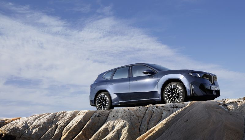 DER NEUE BMW iX3 50 xDrive.